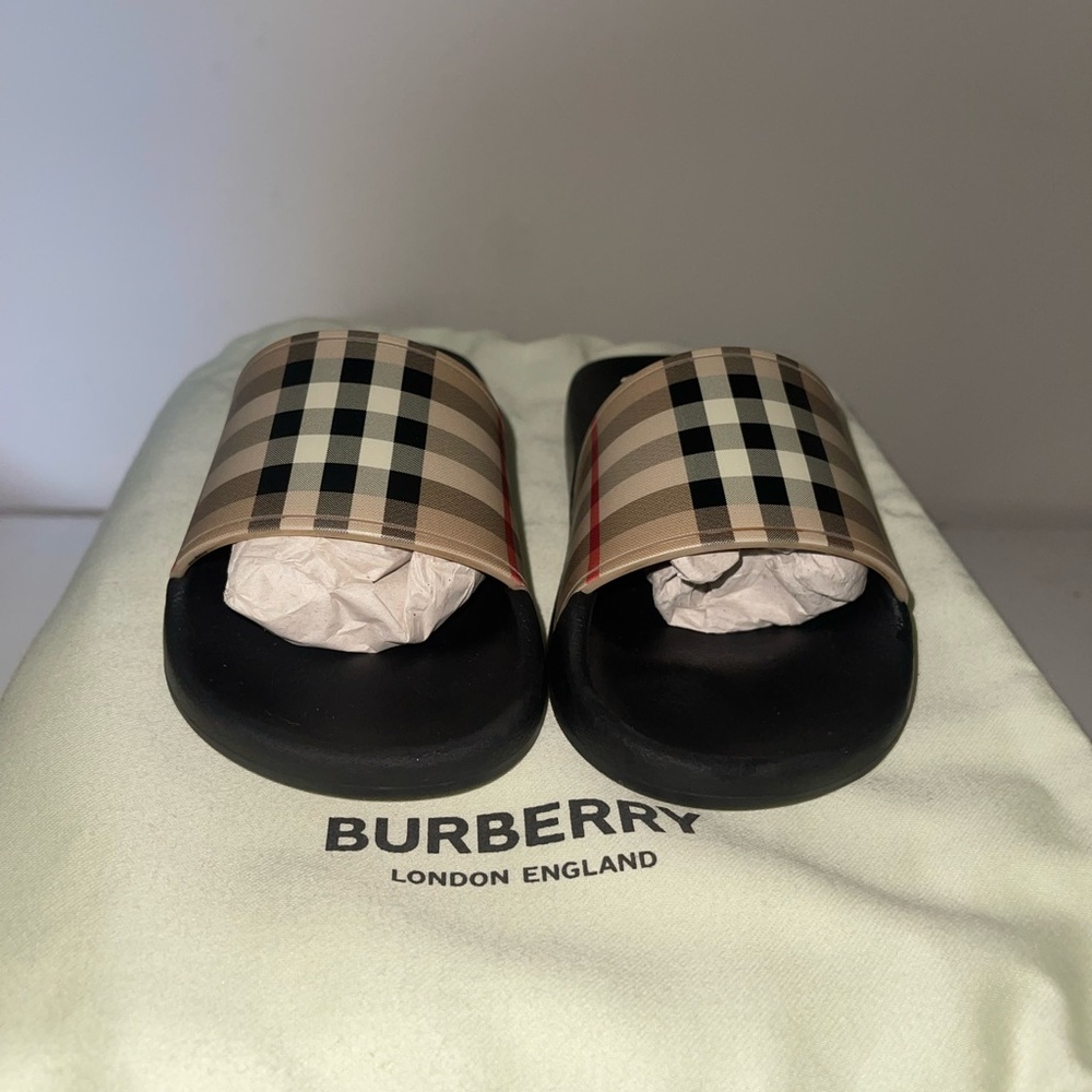 Kids Burberry slides size 12